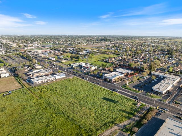 2721 Lock Ave, Sacramento, CA 95822