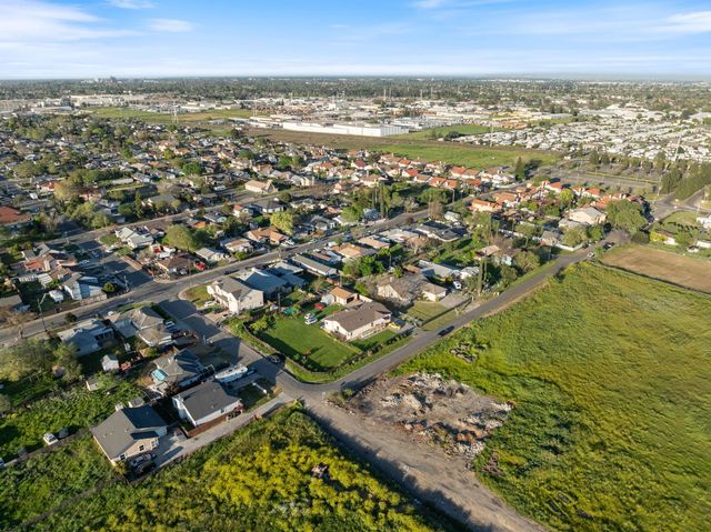 2721 Lock Ave, Sacramento, CA 95822