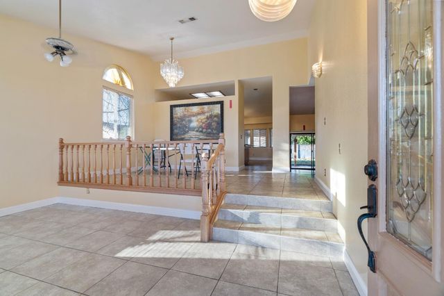 2721 Lock Ave, Sacramento, CA 95822