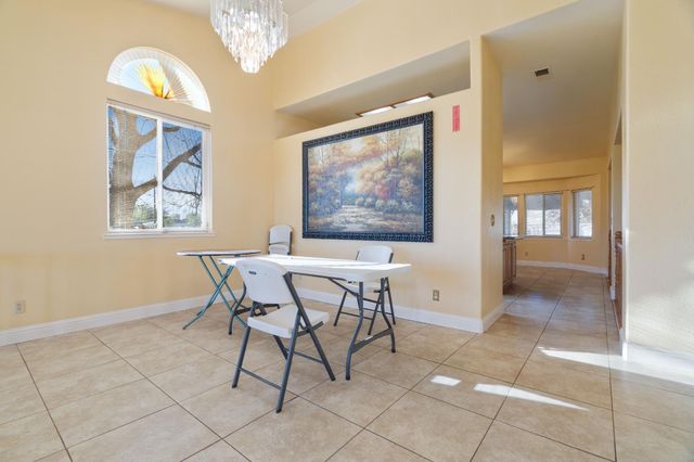 2721 Lock Ave, Sacramento, CA 95822