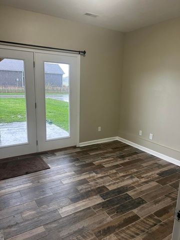 100 Mccowans Ferry Alley, Versailles, KY 40383