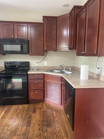 100 Mccowans Ferry Alley, Versailles, KY 40383