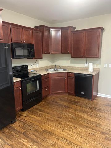100 Mccowans Ferry Alley, Versailles, KY 40383