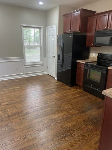 100 Mccowans Ferry Alley, Versailles, KY 40383