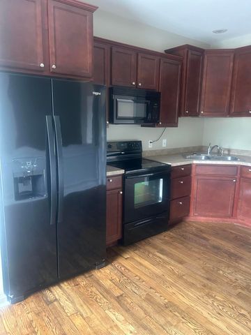 100 Mccowans Ferry Alley, Versailles, KY 40383