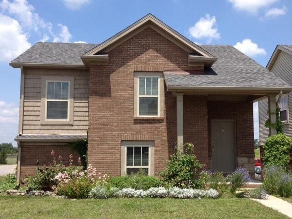 100 Mccowans Ferry Alley, Versailles, KY 40383