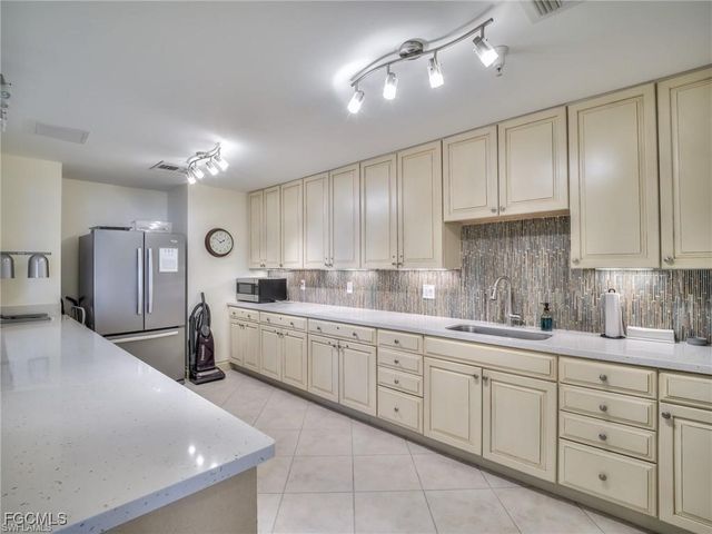 4137 Bay Beach LN 556, Fort Myers Beach, FL 33931