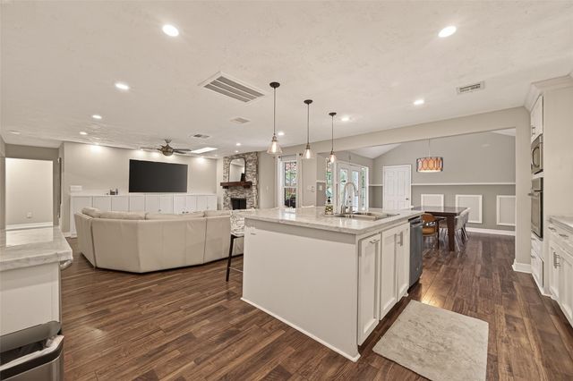 11102 Hillcroft Avenue, Houston, TX 77096