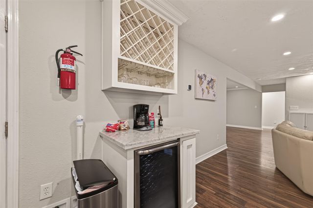 11102 Hillcroft Avenue, Houston, TX 77096