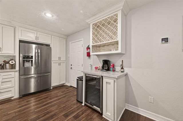 11102 Hillcroft Avenue, Houston, TX 77096