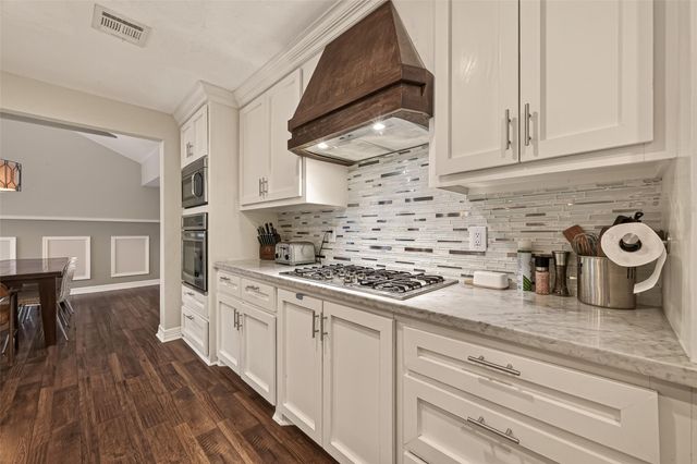 11102 Hillcroft Avenue, Houston, TX 77096