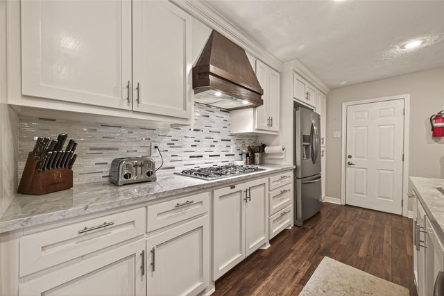 11102 Hillcroft Avenue, Houston, TX 77096