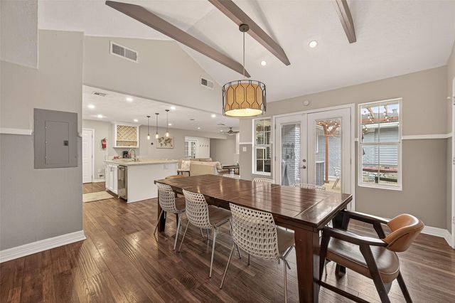 11102 Hillcroft Avenue, Houston, TX 77096