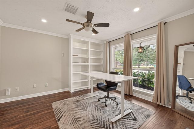 11102 Hillcroft Avenue, Houston, TX 77096