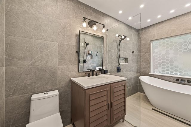 11102 Hillcroft Avenue, Houston, TX 77096