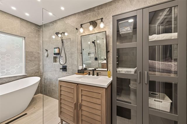 11102 Hillcroft Avenue, Houston, TX 77096