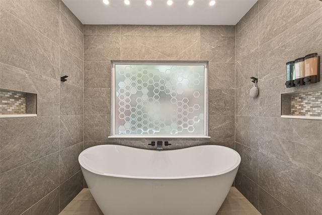 11102 Hillcroft Avenue, Houston, TX 77096