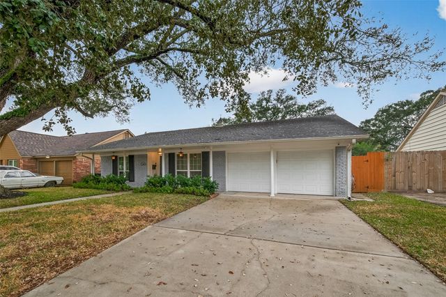 11102 Hillcroft Avenue, Houston, TX 77096