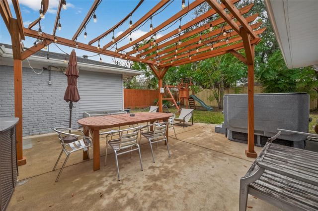 11102 Hillcroft Avenue, Houston, TX 77096