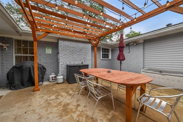 11102 Hillcroft Avenue, Houston, TX 77096