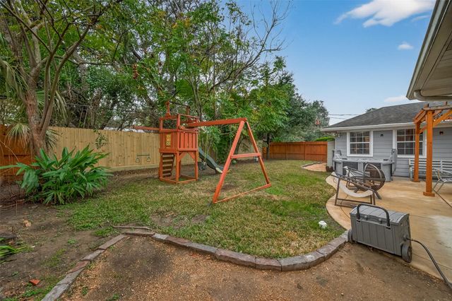 11102 Hillcroft Avenue, Houston, TX 77096