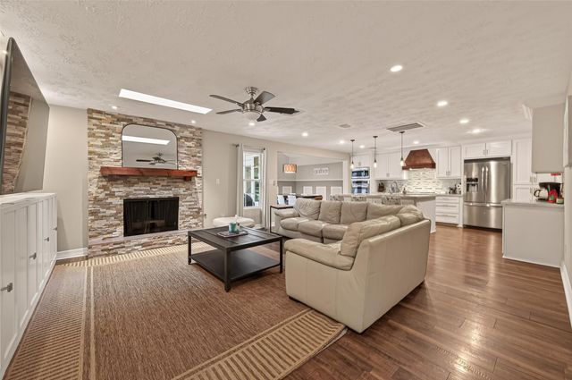 11102 Hillcroft Avenue, Houston, TX 77096