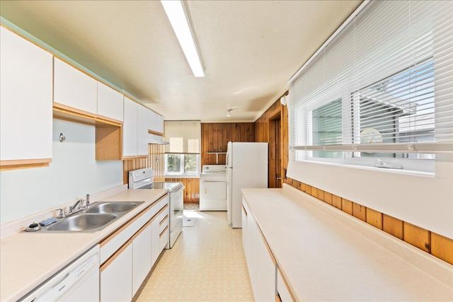 317 MINNIE STREET, Fairbanks, AK 99701