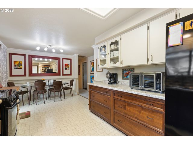 479 2ND St, Elkton, OR 97436