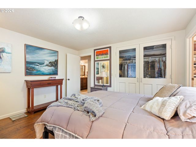 479 2ND St, Elkton, OR 97436