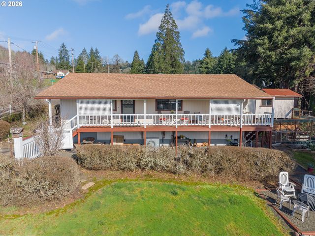 479 2ND St, Elkton, OR 97436