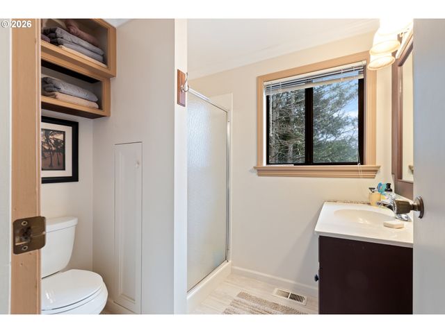 479 2ND St, Elkton, OR 97436