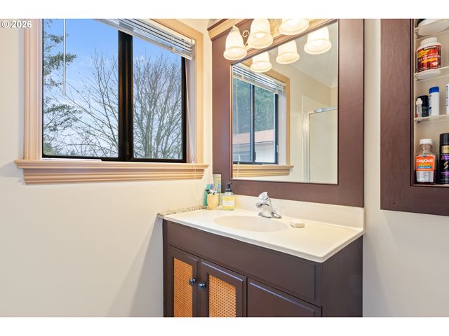 479 2ND St, Elkton, OR 97436