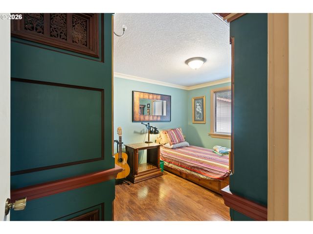 479 2ND St, Elkton, OR 97436