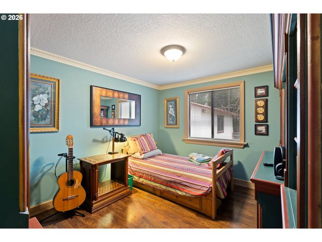 479 2ND St, Elkton, OR 97436