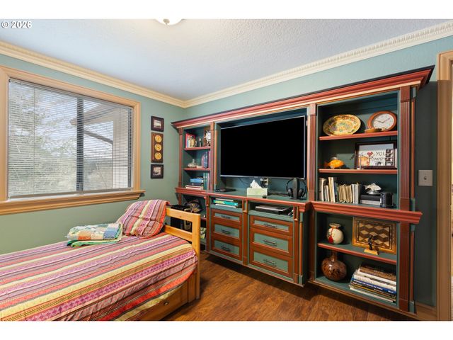 479 2ND St, Elkton, OR 97436