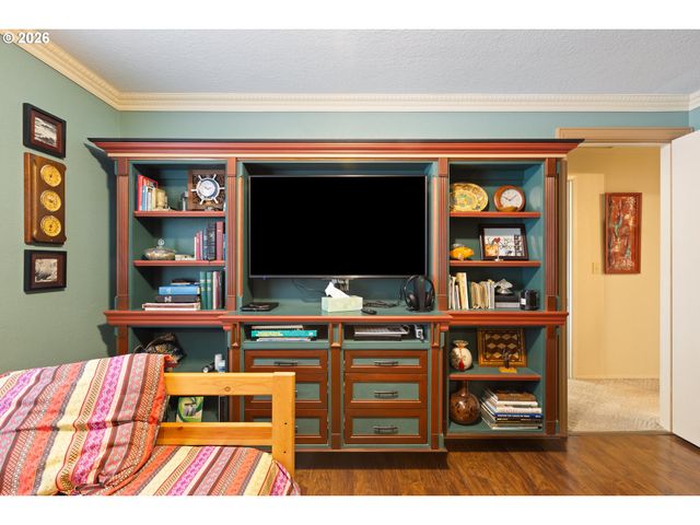 479 2ND St, Elkton, OR 97436