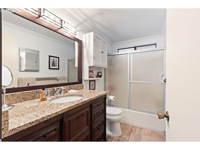 479 2ND St, Elkton, OR 97436