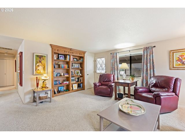 479 2ND St, Elkton, OR 97436