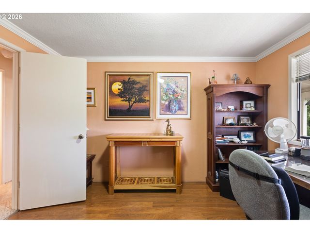 479 2ND St, Elkton, OR 97436