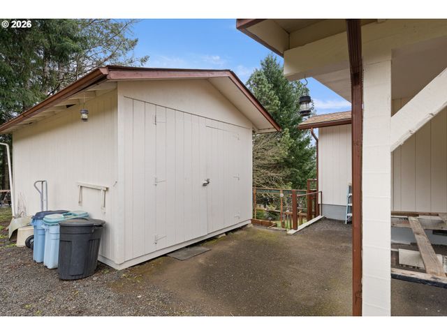 479 2ND St, Elkton, OR 97436