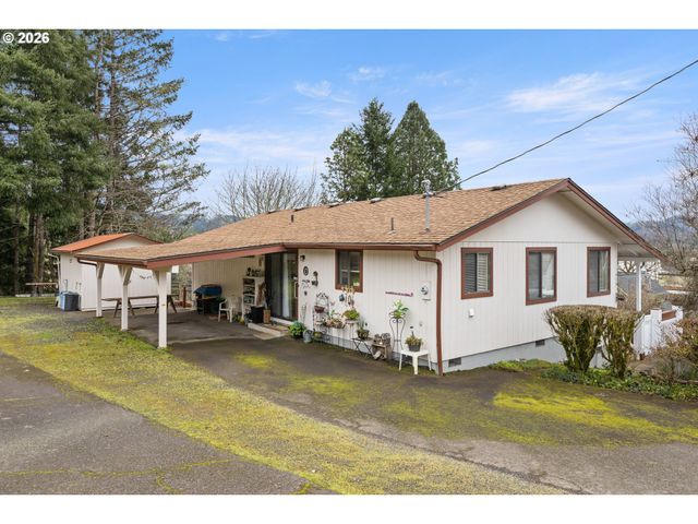 479 2ND St, Elkton, OR 97436