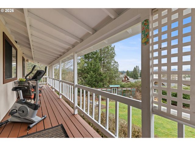 479 2ND St, Elkton, OR 97436