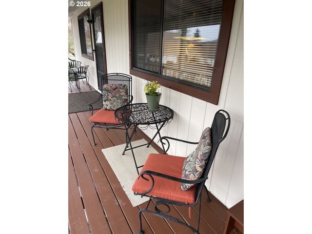 479 2ND St, Elkton, OR 97436