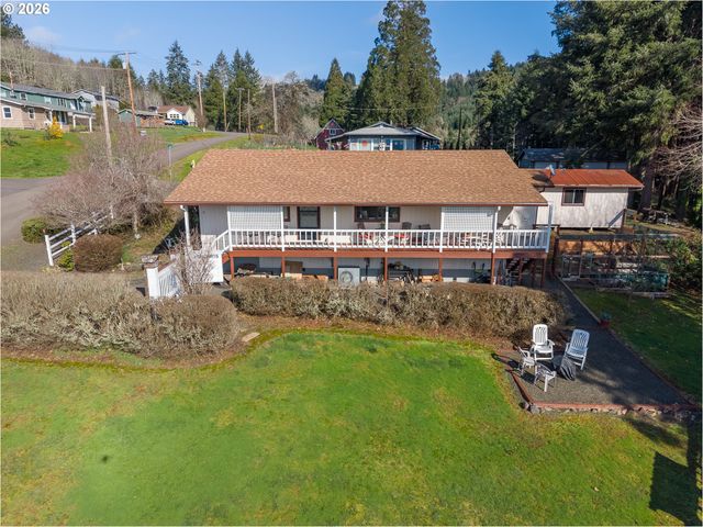 479 2ND St, Elkton, OR 97436