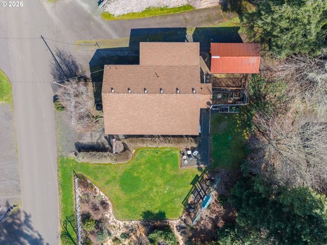479 2ND St, Elkton, OR 97436