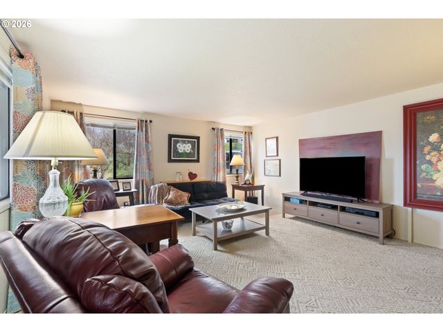 479 2ND St, Elkton, OR 97436