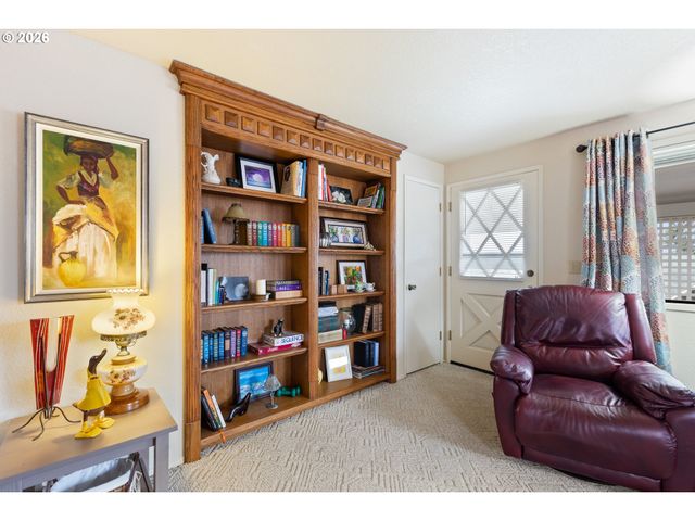 479 2ND St, Elkton, OR 97436