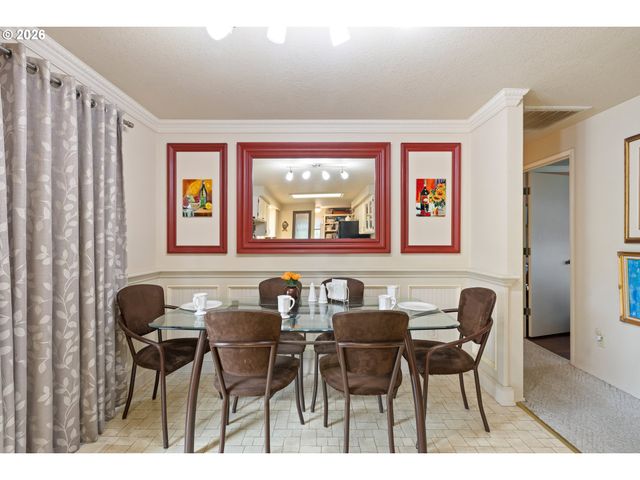 479 2ND St, Elkton, OR 97436