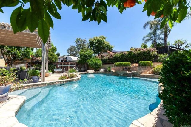 8866 Bridle Run, Alpine, CA 91901