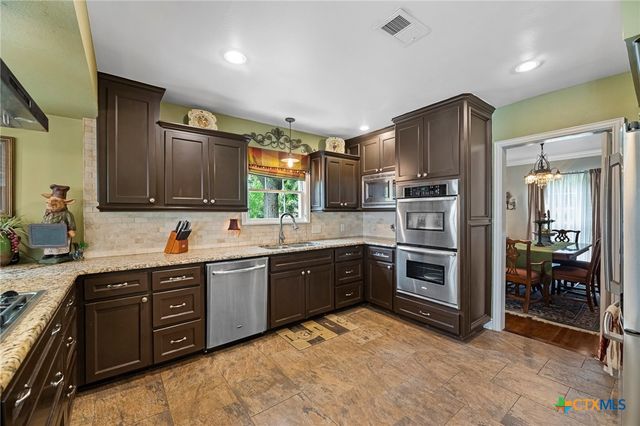 1001 N Adams Street, Beeville, TX 78102